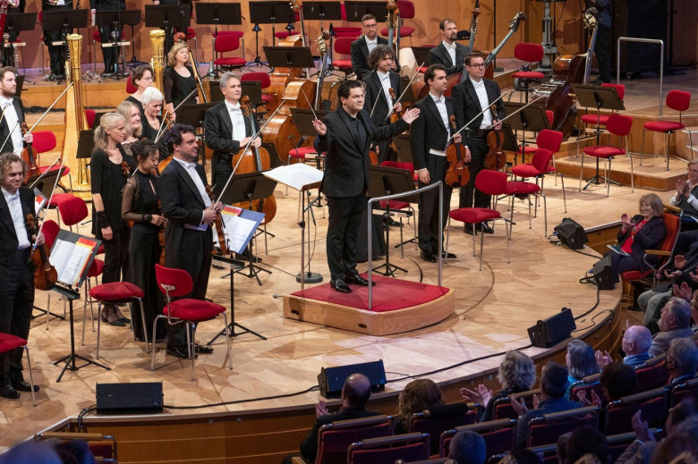 Cologne, Deutschland. 28th Oct, 2022. Cristian MACELARU, ROM, musician, chief conductor, conducts the WDR Symphony Orchestra, anniversary concert on the occasion of the 75th anniversary of the WDR Symphony Orchestra and WDR Radio Choir, October 28th, 2022