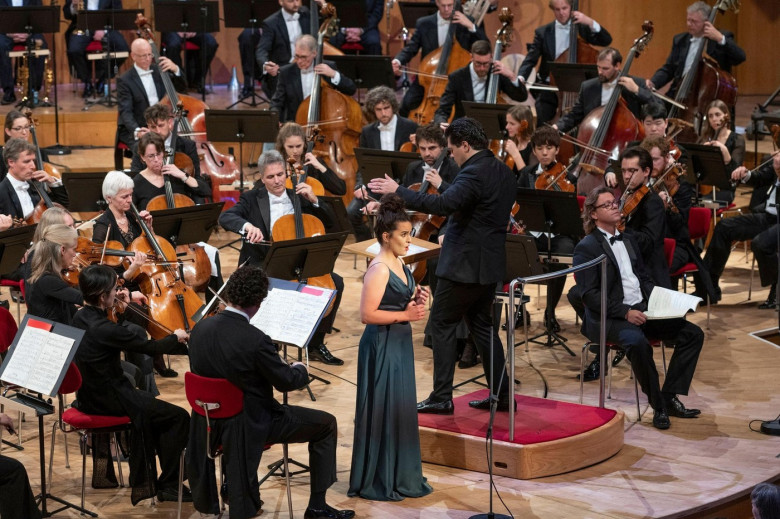 Cologne, Deutschland. 28th Oct, 2022. Cristian MACELARU, ROM, musician, chief conductor, conducts the WDR Symphony Orchestra, Sarah ARISTIDOU, singer, soprano, Markus WERBA, singer, baritone, anniversary concert on the occasion of the 75th anniversary of