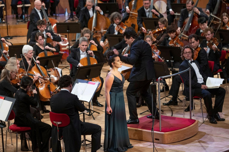 Cologne, Deutschland. 28th Oct, 2022. Cristian MACELARU, ROM, musician, chief conductor, conducts the WDR Symphony Orchestra, Sarah ARISTIDOU, singer, soprano, Markus WERBA, singer, baritone, anniversary concert on the occasion of the 75th anniversary of