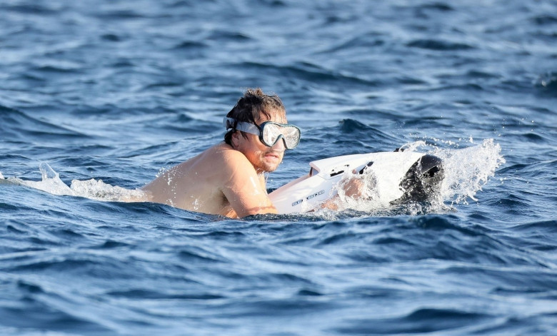 *PREMIUM-EXCLUSIVE* *MUST CALL FOR PRICING* Leonardo DiCaprio suffers a jellyfish bite while at sea with his girlfriend Vittoria Ceretti and a host of celebrity friends aboard a yacht in Sardinia.