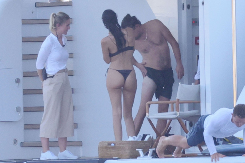 *PREMIUM-EXCLUSIVE* *MUST CALL FOR PRICING* Leonardo DiCaprio suffers a jellyfish bite while at sea with his girlfriend Vittoria Ceretti and a host of celebrity friends aboard a yacht in Sardinia.