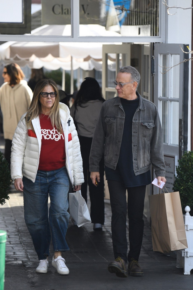 *EXCLUSIVE* Tom Hanks spends time having lunch and shopping with his wife Rita Wilson