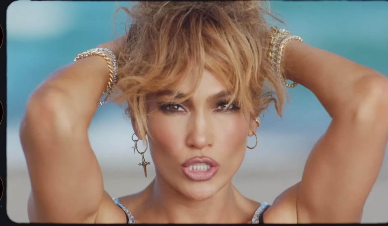 Jennifer Lopez Posts Video for 'Cambia el Paso'