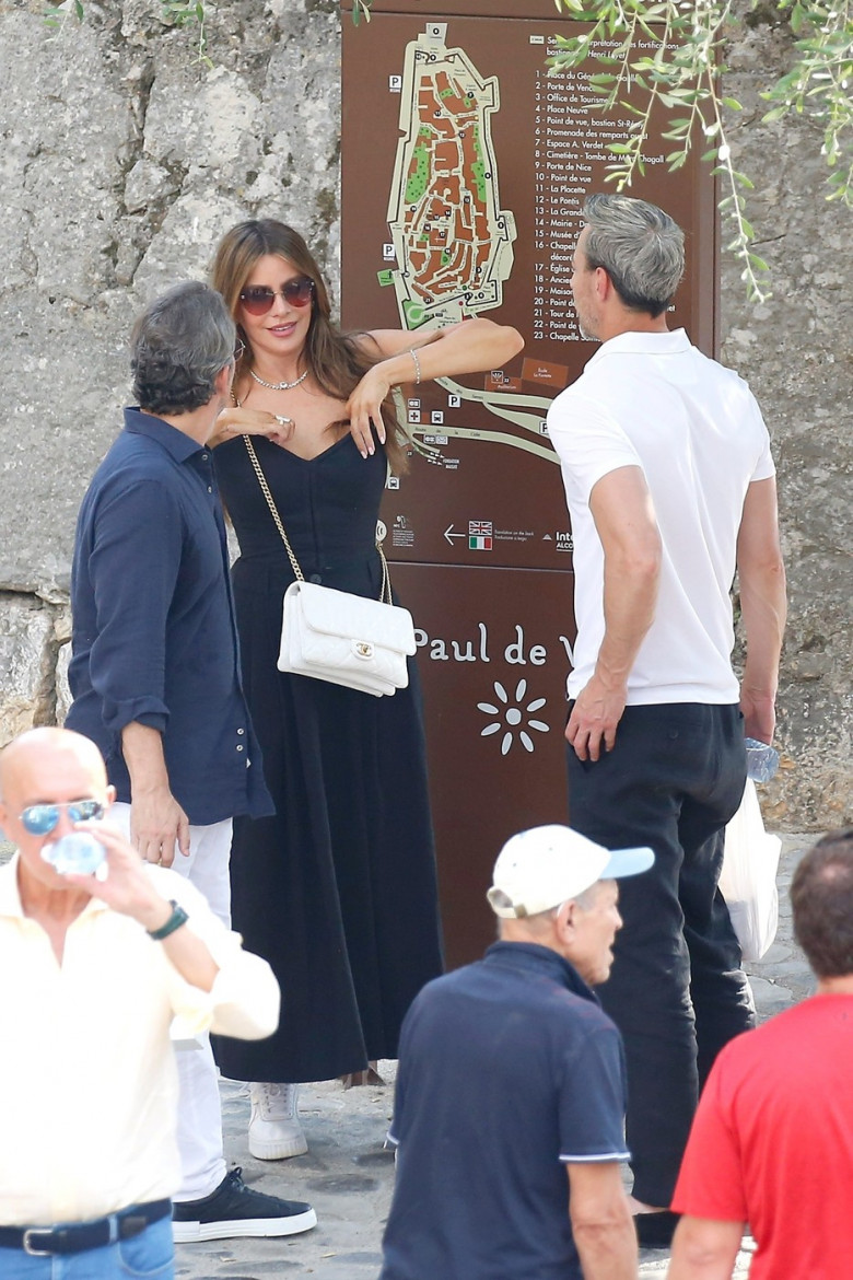 *EXCLUSIVE* Sofia Vergara and Justin Saliman enjoy a holiday with family and friends in the South of France