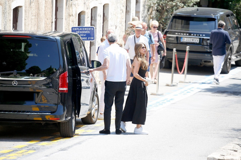 *EXCLUSIVE* Sofia Vergara and Justin Saliman enjoy a holiday with family and friends in the South of France