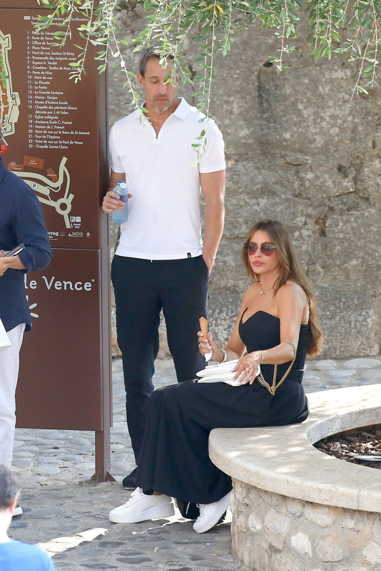 *EXCLUSIVE* Sofia Vergara and Justin Saliman enjoy a holiday with family and friends in the South of France