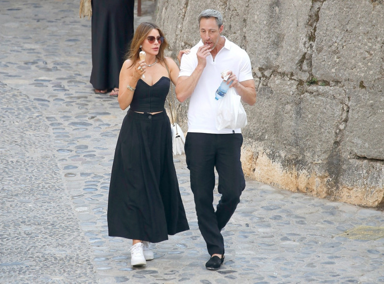 *EXCLUSIVE* Sofia Vergara and Justin Saliman enjoy a holiday with family and friends in the South of France