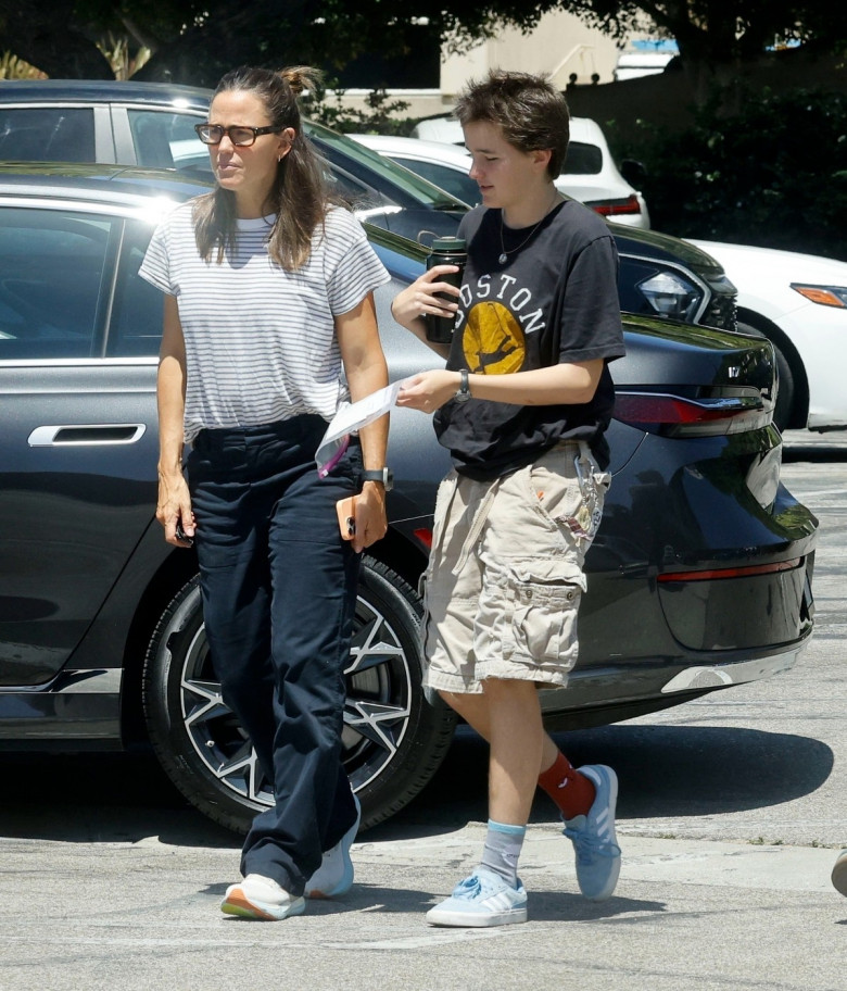 *EXCLUSIVE* Jennifer Garner Takes Fin to the DMV!