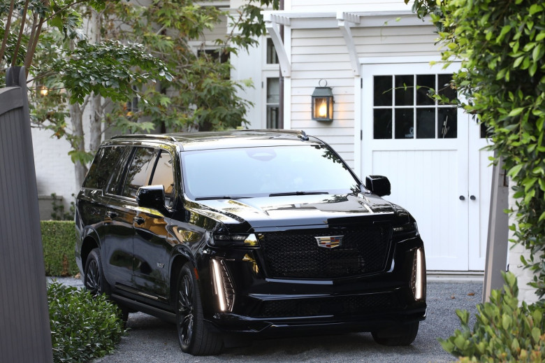 Jennifer Lopez Makes A Quick Birthday Stop at Ben Affleck’s Brentwood Home