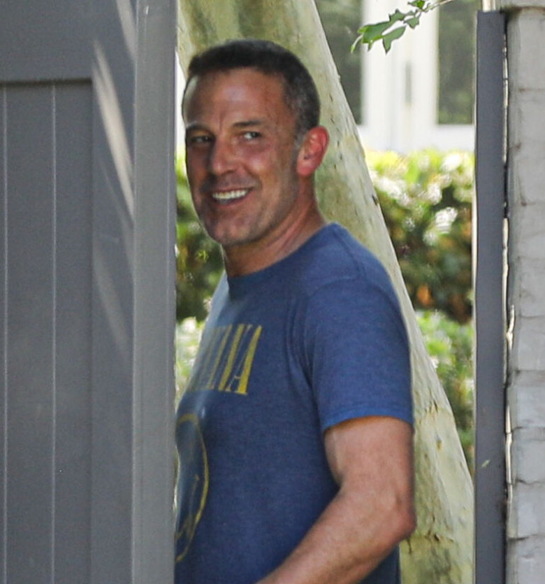 PREMIUM EXCLUSIVE Ben Affleck showing large smile amid rumors he is dating Kick Kennedy