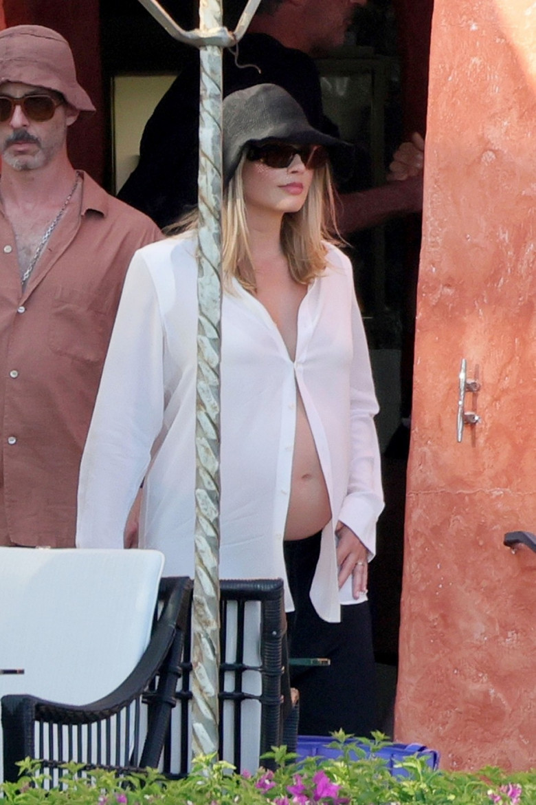 *PREMIUM-EXCLUSIVE* MUST CALL FOR PRICING BEFORE USAGE  - Heavily pregnant Australian actress Margot Robbie looks radiant as she shows off her growing baby bump while pictured with her husband Tom Ackerley and friends enjoying summer vacation in Sardinia.