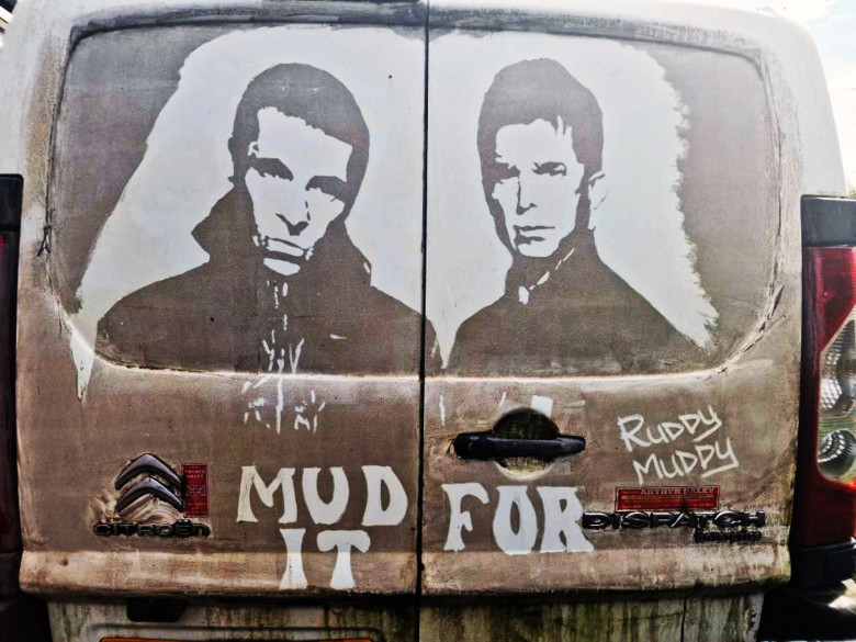 OASIS FAN MAKES HIS OWN MUDDY VAN MASTERPIECE