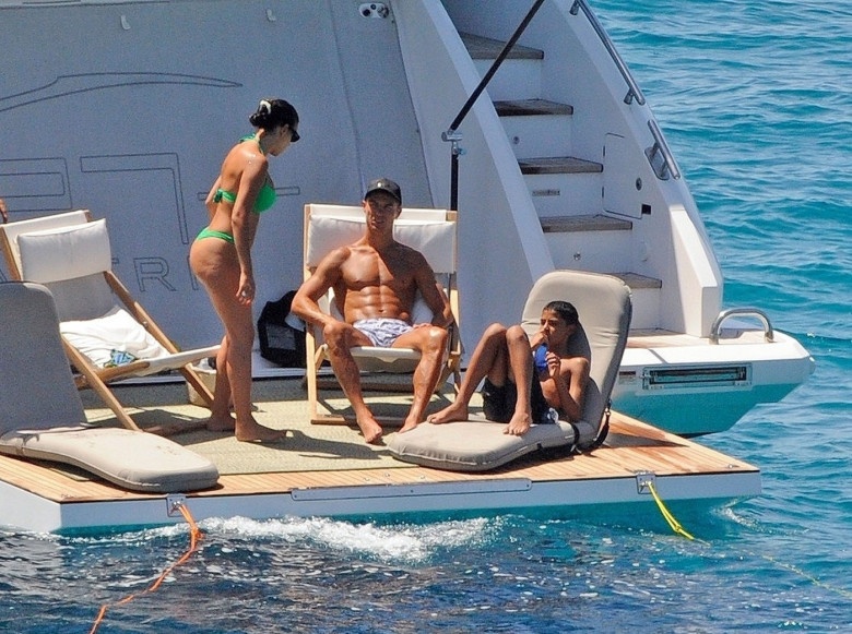 *PREMIUM-EXCLUSIVE* MUST CALL FOR PRICING BEFORE USAGE  - STRICTLY NOT AVAILABLE FOR ONLINE USAGE UNTIL 15:50 PM UK TIME ON 02/07/2022 - Manchester United superstar footballer Cristiano Ronaldo flexes his toned muscular body while relaxing on his yacht