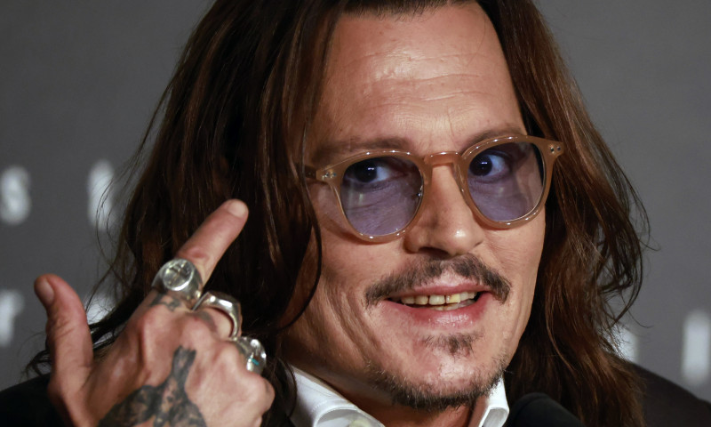 Johnny Depp si-a reparat dantura la un an dupa ce si-a socat fanii cu aspectul dintilor sai