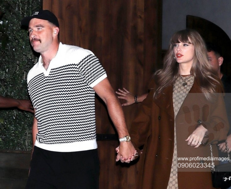 *EXCLUSIVE* Taylor Swift and Travis Kelce Exit Dinner After Double Date with Patrick and Brittany Mahomes in NYC!