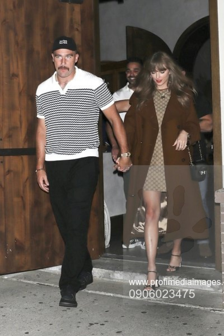 *EXCLUSIVE* Taylor Swift and Travis Kelce Exit Dinner After Double Date with Patrick and Brittany Mahomes in NYC!