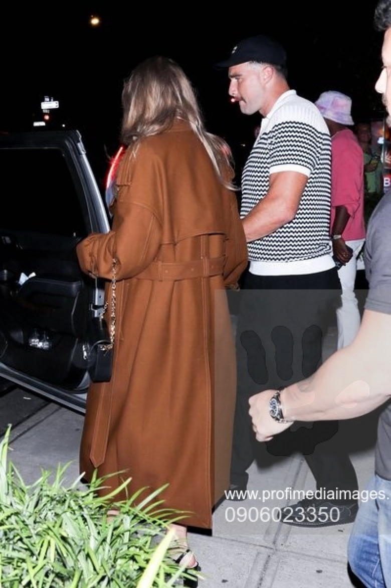 *EXCLUSIVE* Taylor Swift and Travis Kelce Exit Dinner After Double Date with Patrick and Brittany Mahomes in NYC!