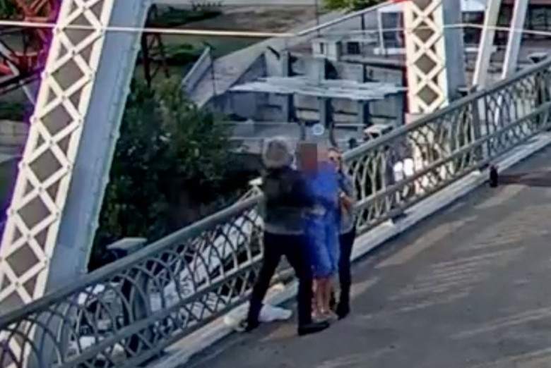 Jon Bon Jovi convinces apparently suicidal woman not to jump from a bridge in dramatic video