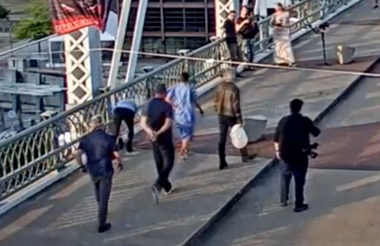 Jon Bon Jovi convinces apparently suicidal woman not to jump from a bridge in dramatic video