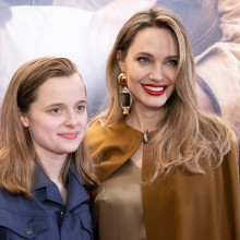 Angelina Jolie si fiica sa, Vivienne, si-au facut tatuaje identice dupa succesul piesei de pe Broadway, „The Outsiders”