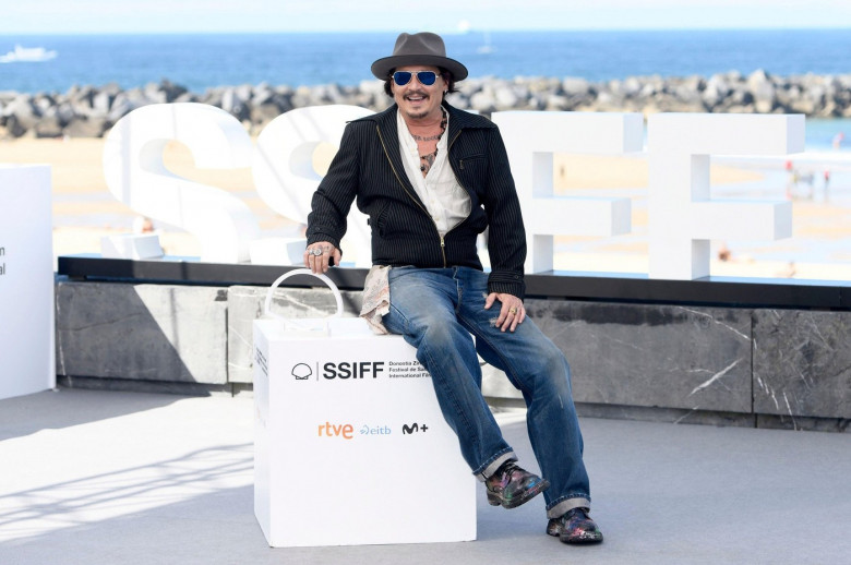 Johnny Depp beim Photocall zum Kinofilm 'Modi - Three Days on the Wings of Madness' auf dem 72. Internationalen Filmfestival San Sebastian / Festival Internacional de Cine de San Sebastin auf der Kursaal Terasse. San Sebastian,  24.09.2024