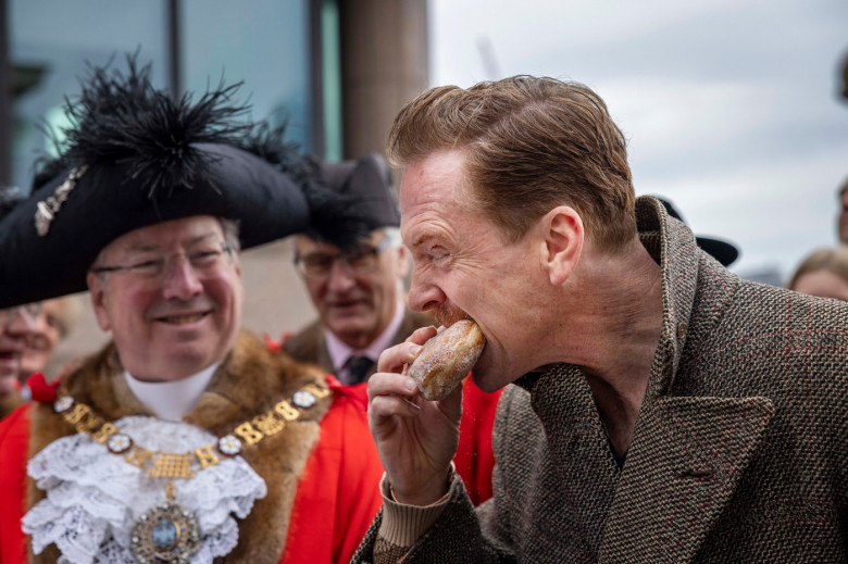 Damian Lewis leads London Sheep Drive across Southwark Bridge, London, UK - 29 Sep 2024