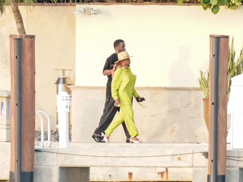 Diddy spends time with his mom in Miami,FL