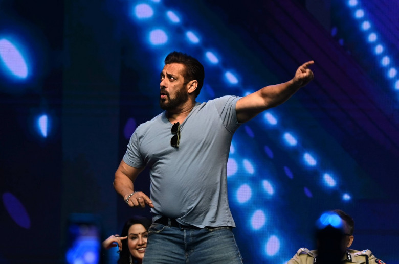 MUMBAI, INDA - AUGUST 28: Bollywood actor Salman Khan during the Eco-friendly celebration of Ganesh Chaturthi (Bacche Bo