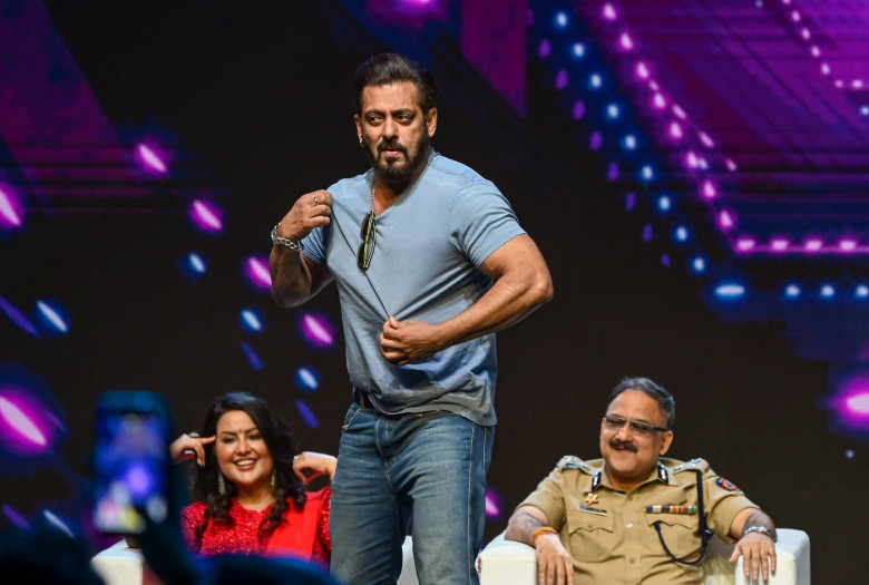 MUMBAI, INDA - AUGUST 28: Bollywood actor Salman Khan during the Eco-friendly celebration of Ganesh Chaturthi (Bacche Bo