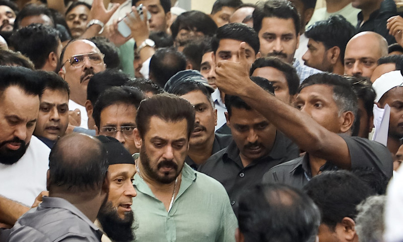 Salman Khan si Iulia Vantur au fost amenintati cu moartea de unul dintre cei mai periculosi interlopi din India. Cel mai bun prieten al actorului a fost ucis