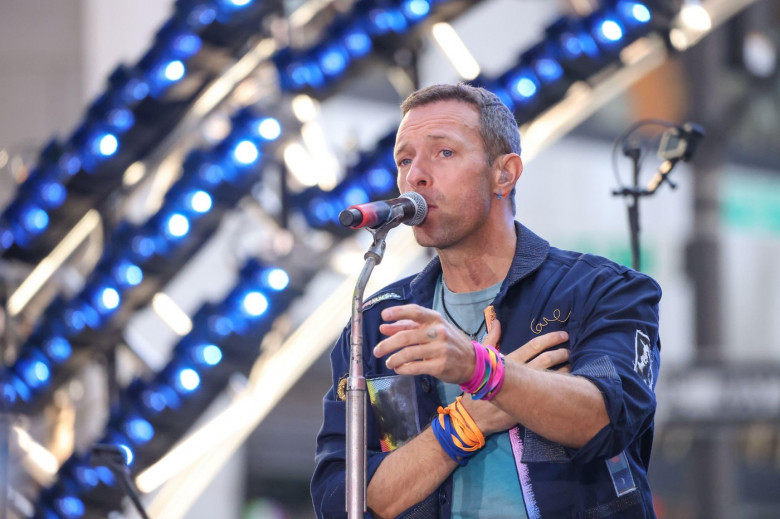 New York, United States. 08th Oct, 2024. Vocalist Chris Martin along with his band Coldplay during a performance on a television show at Rockefeller Plaza in New York City in the United States on the morning of Tuesday, October 8, 2024. Credit: Brazil Pho