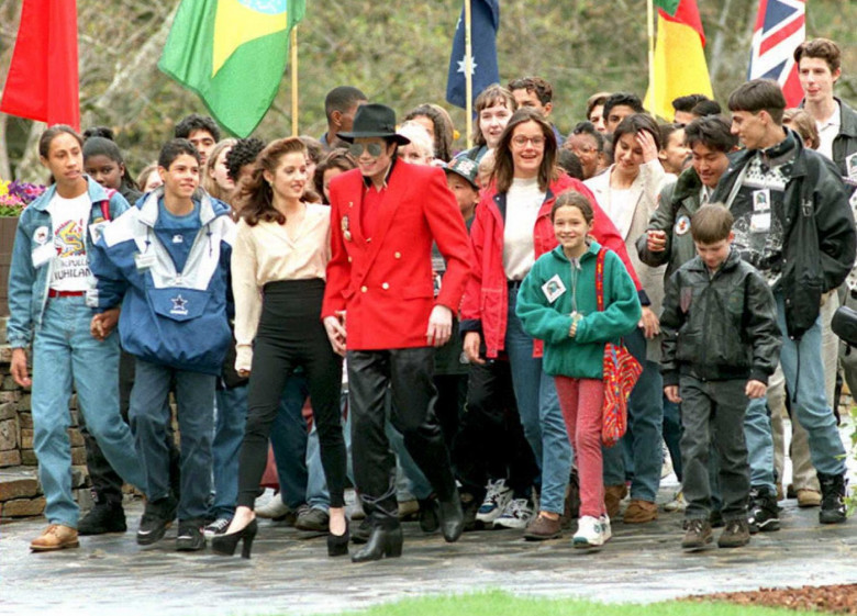 Lisa-Marie-Presley-Michael-Jackson (8)