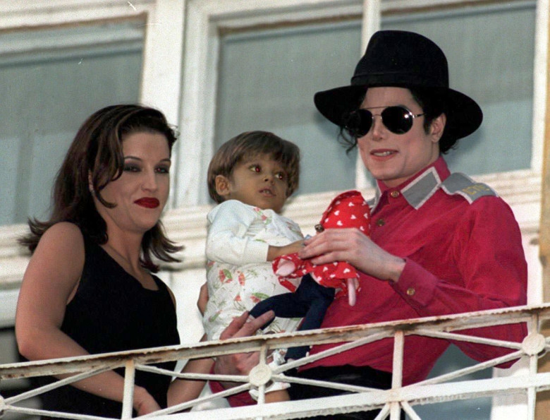 MICHAEL JACKSON AND WIFE LISA MARIE PRESLEY IN BUDAPEST, HUNGARY - 1994