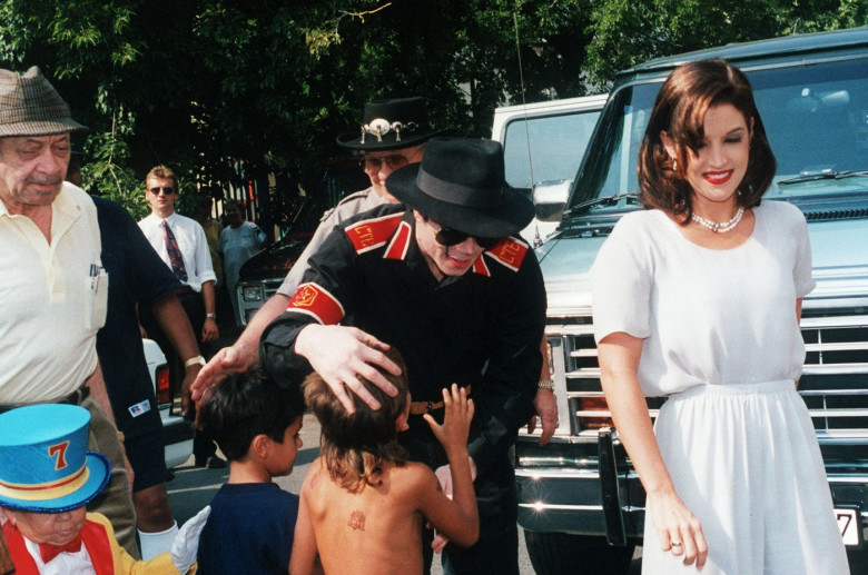 Lisa-Marie-Presley-Michael-Jackson (18)