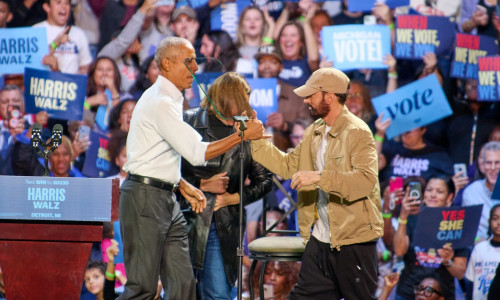 Obama Rallies Alongside Eminem - Detroit