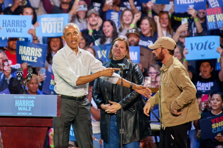 Obama Rallies Alongside Eminem - Detroit