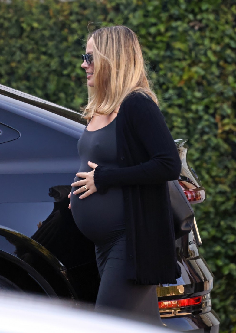 *EXCLUSIVE* Margot Robbie puts her baby bump on display as she wraps a film project with her team at an editing studio in Los Angeles, CA **WEB MUST CALL FOR PRICING**