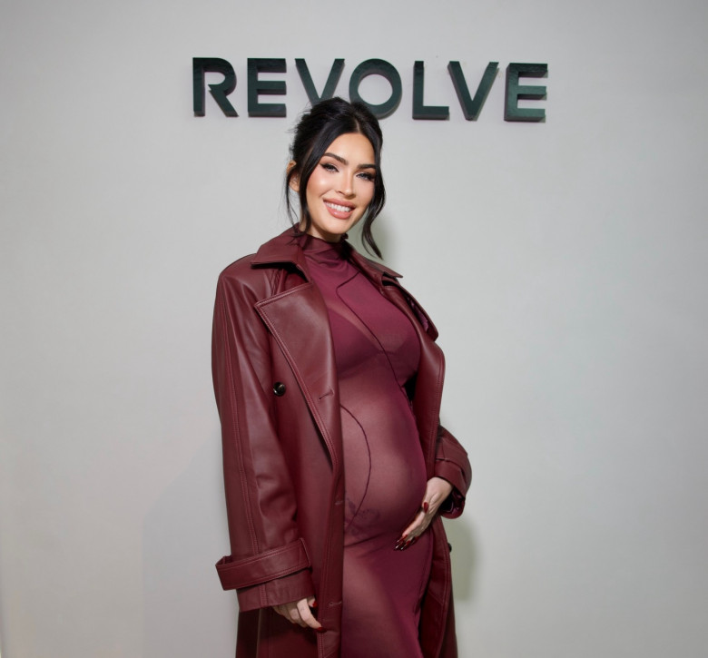 *PREMIUM-EXCLUSIVE*  Megan Fox Shows Off Her Baby Bump for the First Time While Shopping at Revolve’s Holiday Shop at The Grove