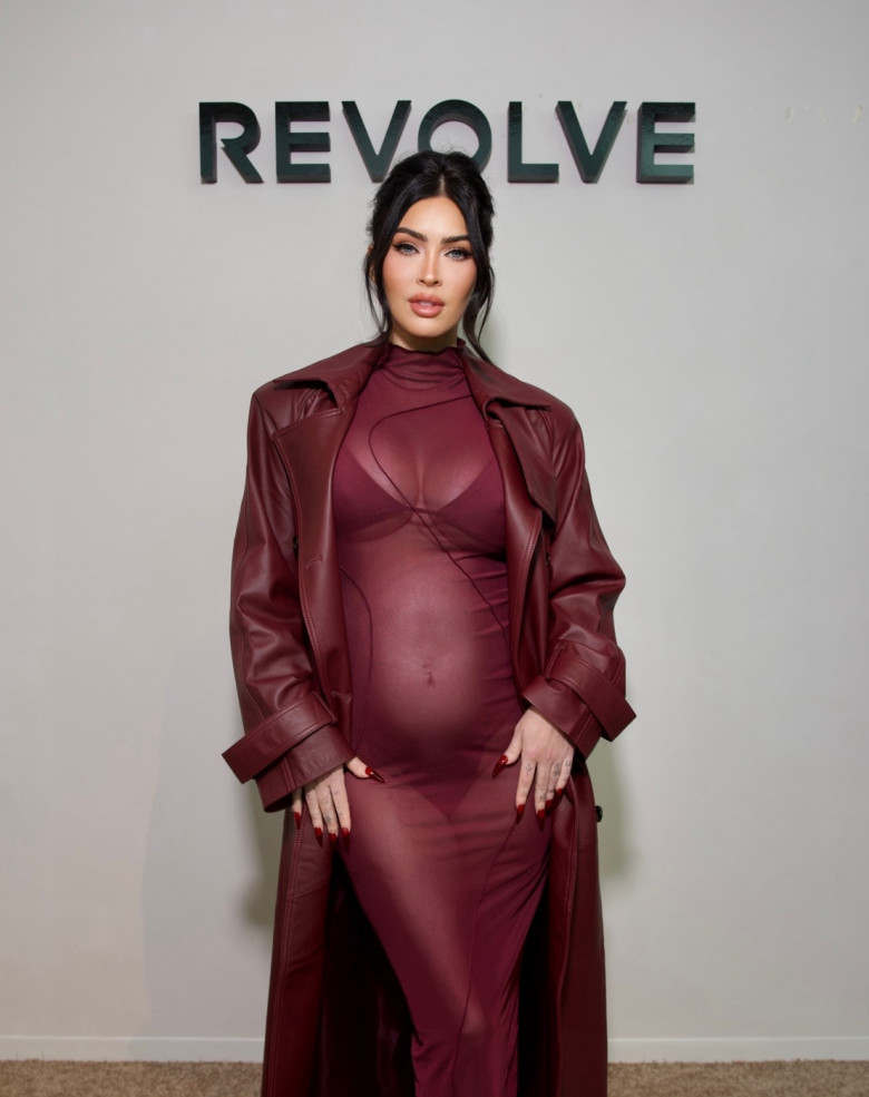 *PREMIUM-EXCLUSIVE*  Megan Fox Shows Off Her Baby Bump for the First Time While Shopping at Revolve’s Holiday Shop at The Grove