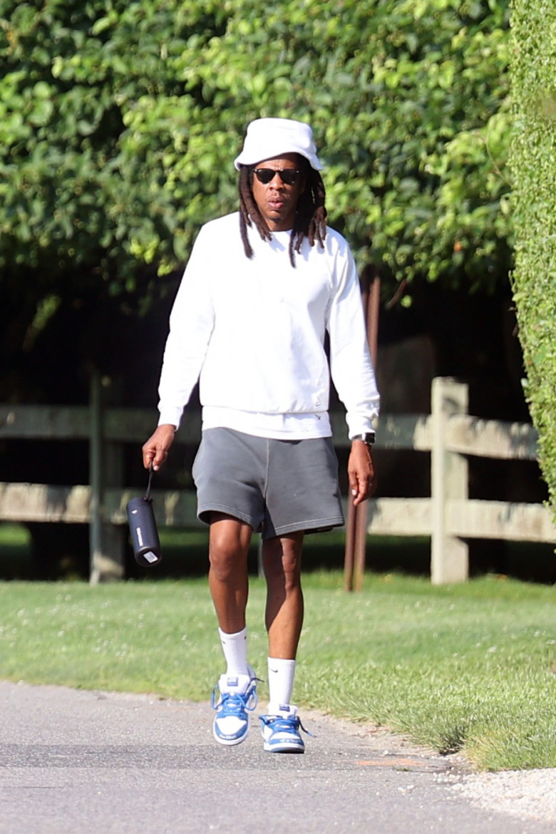 EXCLUSIVE **EXCLUSIVE ALL ROUNDER **Jay-Z Spotted Jogging In The Hamptons