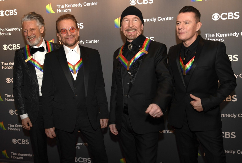 Kennedy Center Honors guests arrive on the red carpet