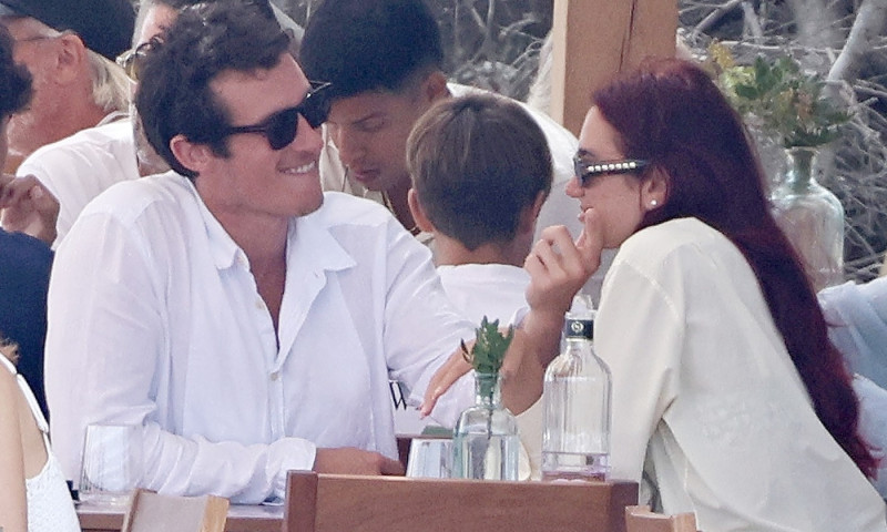 *PREMIUM-EXCLUSIVE* STRICTLY NOT AVAILABLE FOR ONLINE USAGE UNTIL 22:00PM UK TIME ON 01/09/2024 - MUST CALL FOR PRICING BEFORE USAGE - Popstar Dua Lipa and her actor boyfriend Callum Turner pack on the PDA while enjoying a smoke, a drink and a bite to eat