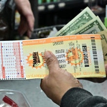 Un american a castigat 1,22 miliarde de dolari la loto. Biletul a costat doar 2 lei