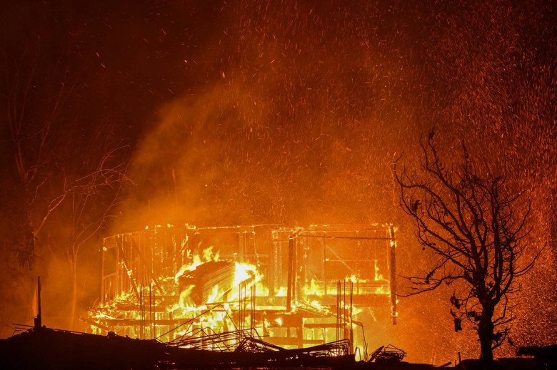 Wildfires tear through Los Angeles