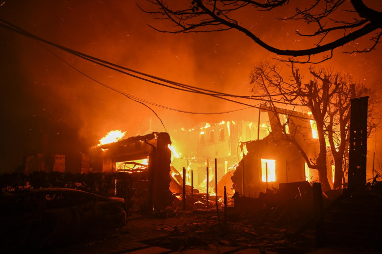 Wildfires tear through Los Angeles