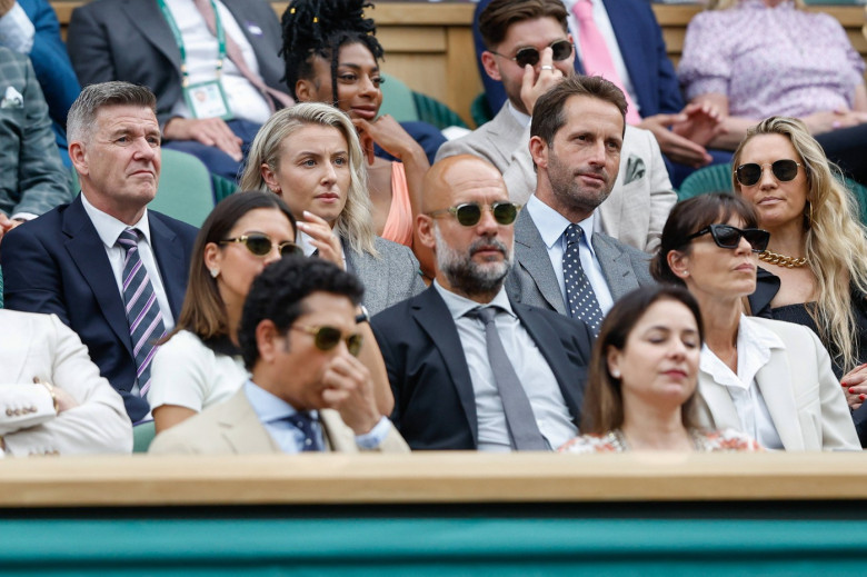 Wimbledon Feature, Manchester City Trainer Pep Guardiola, Cristina Serra (rechts) und Maria Guardiola (unscharf im Vorde