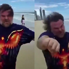 (VIDEO) Jack Black si-a aratat schemele invatate din Kung Fu Panda in fata unui paparazzi. Clipul a devenit viral