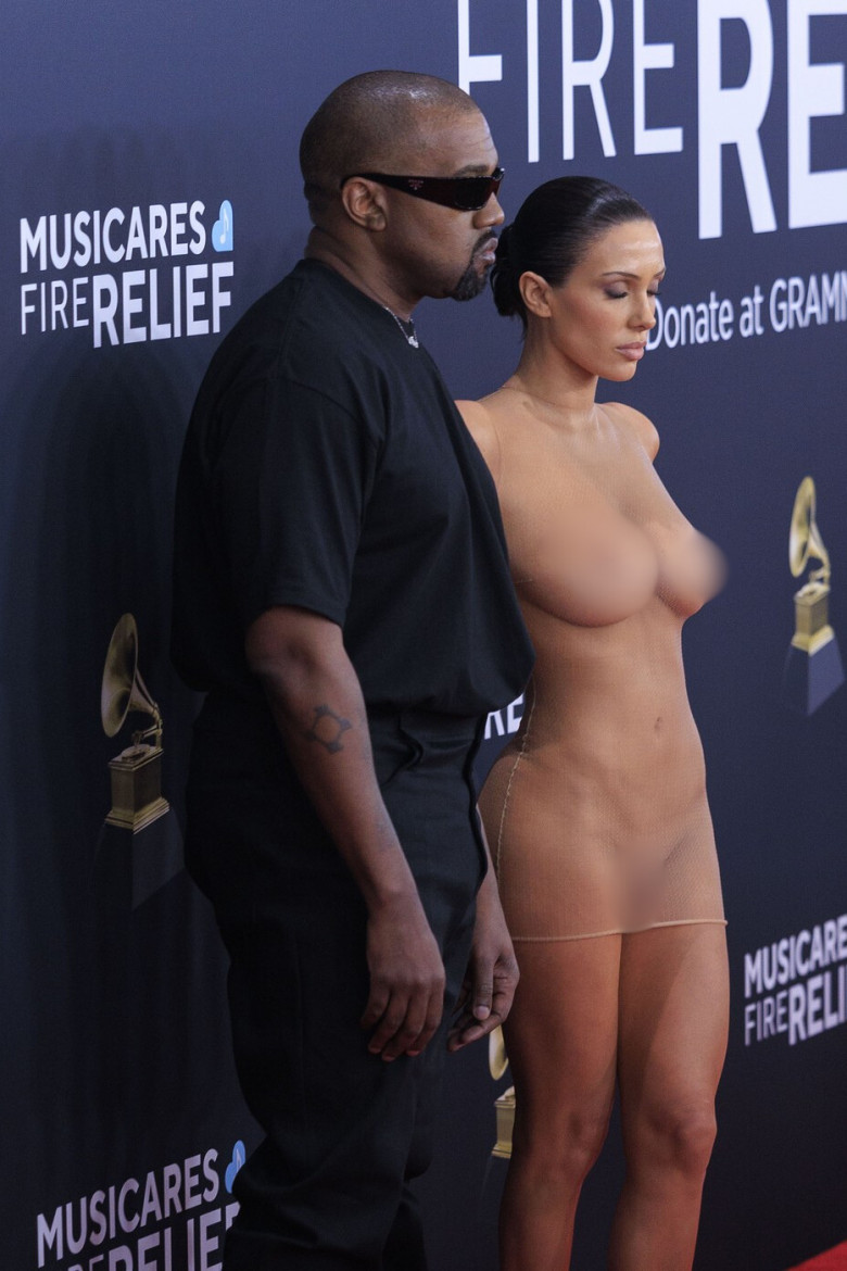 bianca-censori-kanye-west-grammy-cenzurat (1)