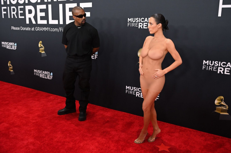 bianca-censori-kanye-west-grammy-cenzurat (4)