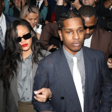 Vezi momentul emoționant în care ASAP Rocky află verdictul în procesul său. Rapperul a luat-o pe sus pe Rihanna, care plângea de fericire.